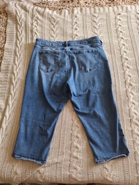 Woman's St. John's Bay Capri Jeans Size 20 Wide